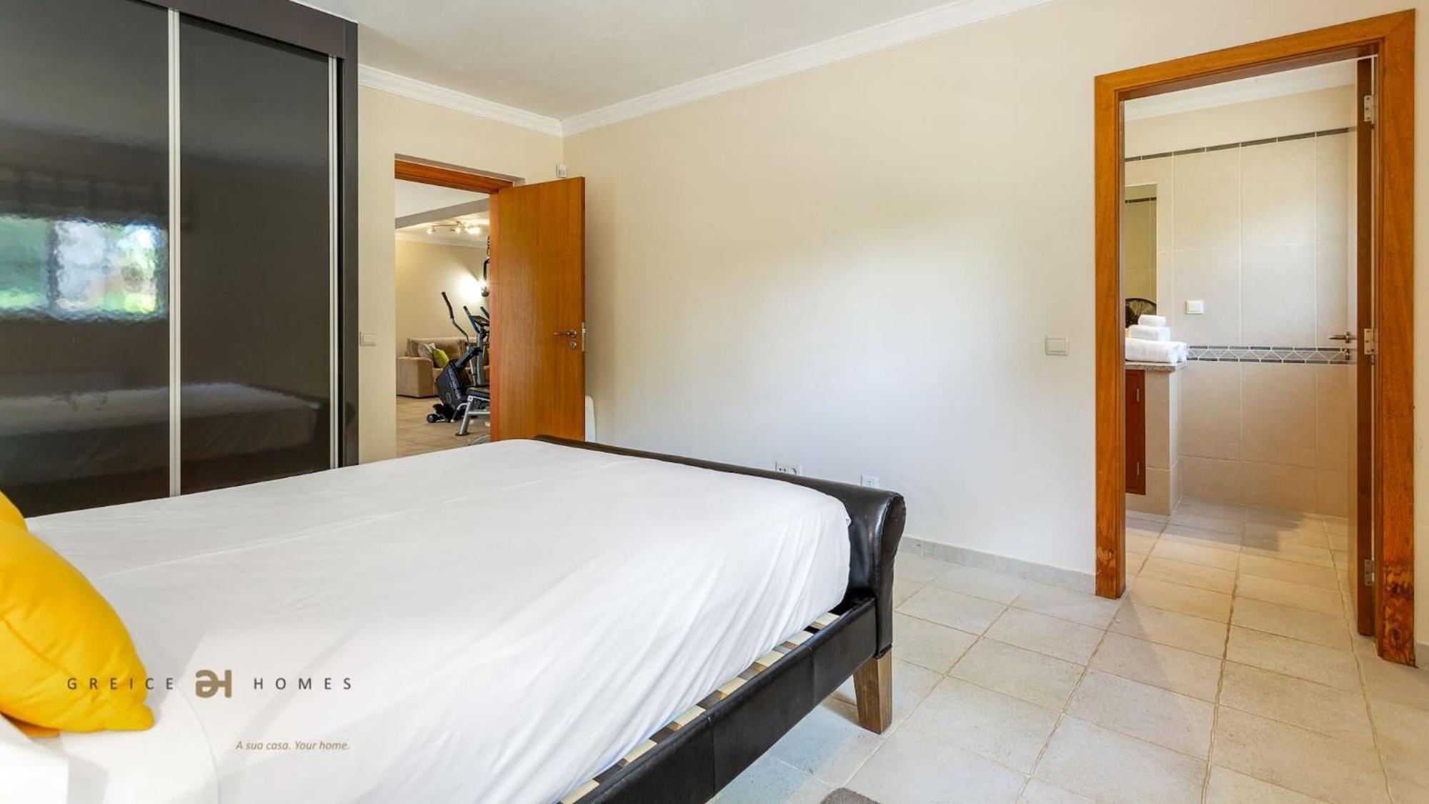Luxuosa Moradia V5 Em Quarteira - Greice Homes Kültér fotó