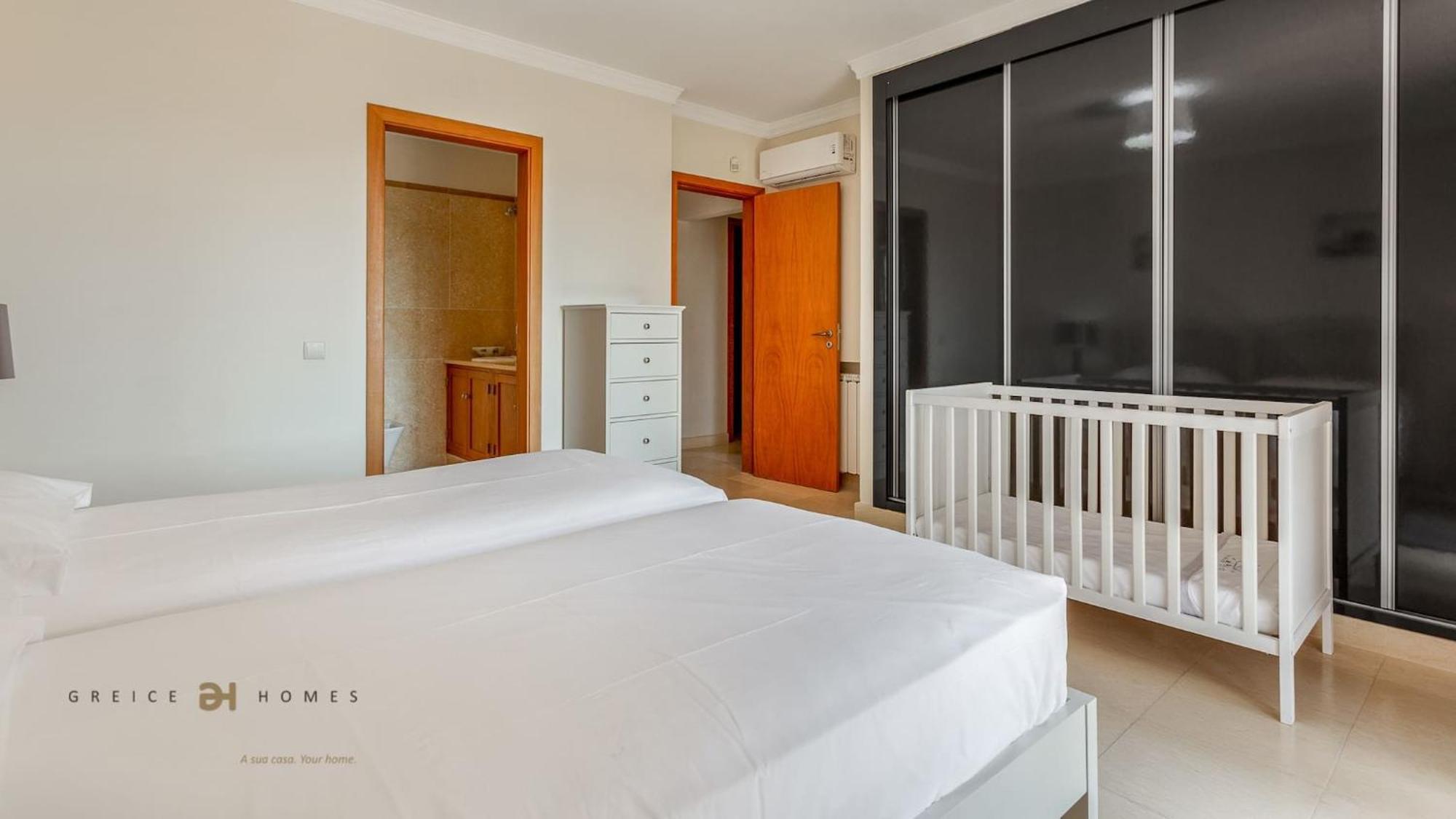 Luxuosa Moradia V5 Em Quarteira - Greice Homes Kültér fotó