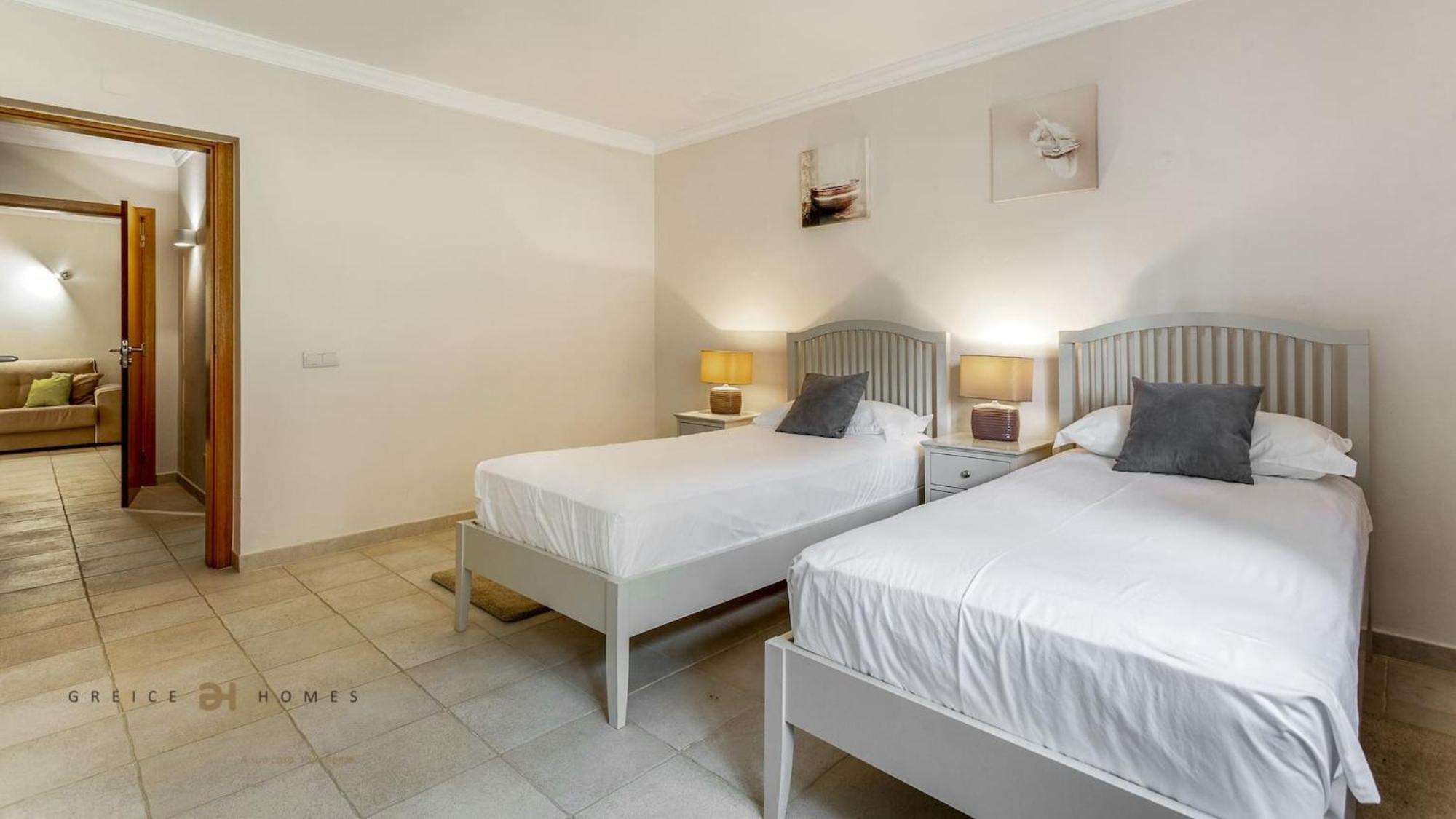 Luxuosa Moradia V5 Em Quarteira - Greice Homes Kültér fotó