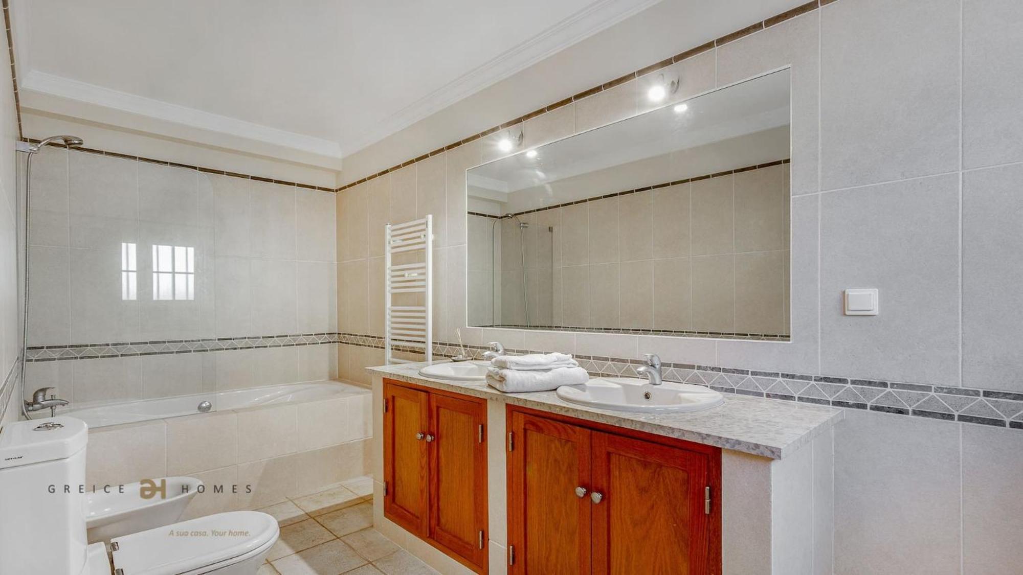 Luxuosa Moradia V5 Em Quarteira - Greice Homes Kültér fotó